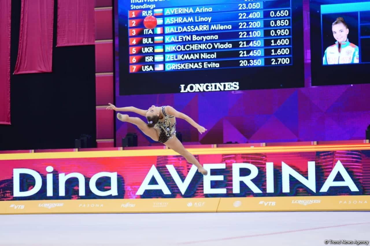 Дина Аверина заняла первое место на Чемпионате мира по художественной гимнастике в упражнениях с мячом в Баку