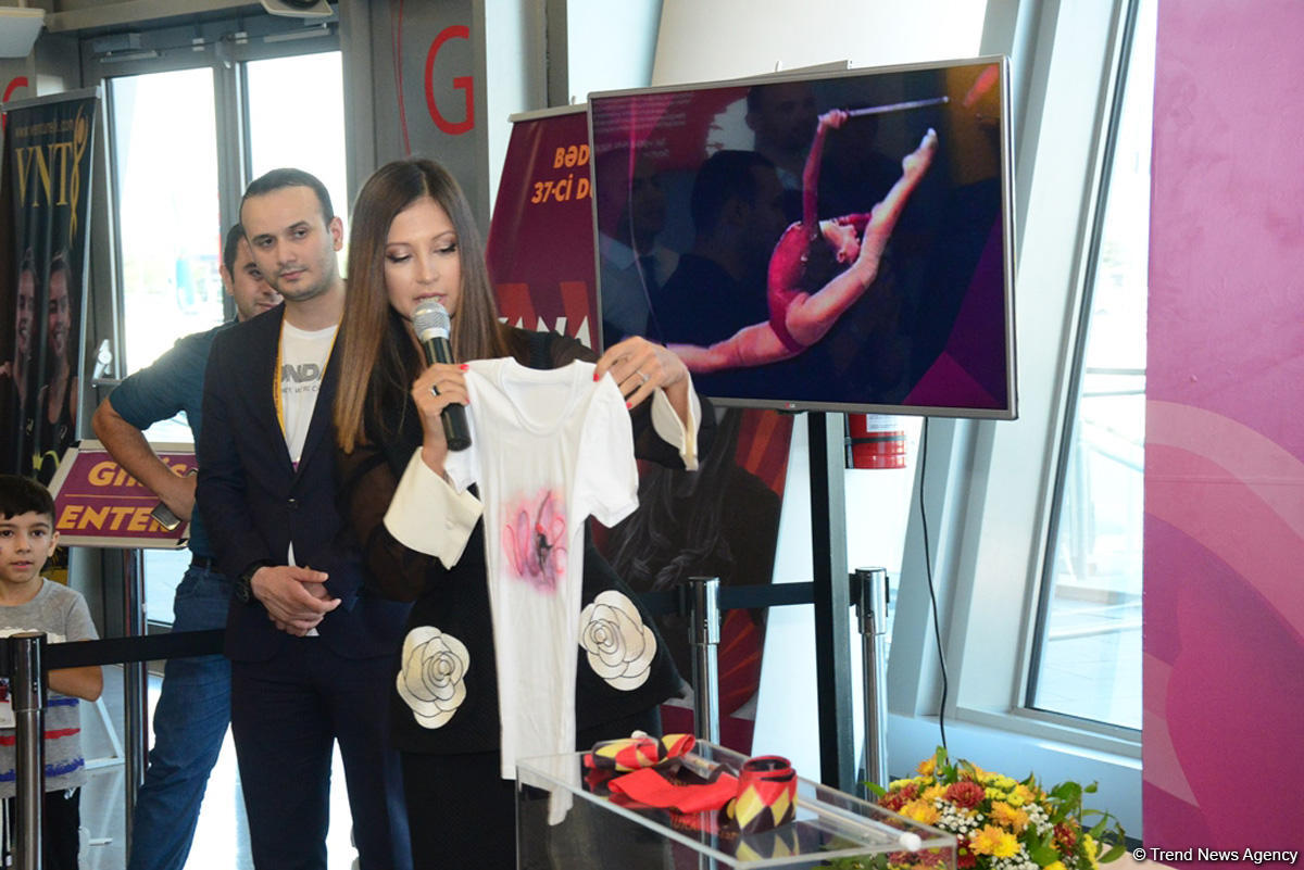 Gymnastic ribbon of Yana Batyrshina sold for 2,500 euros at auction in Baku (PHOTO)