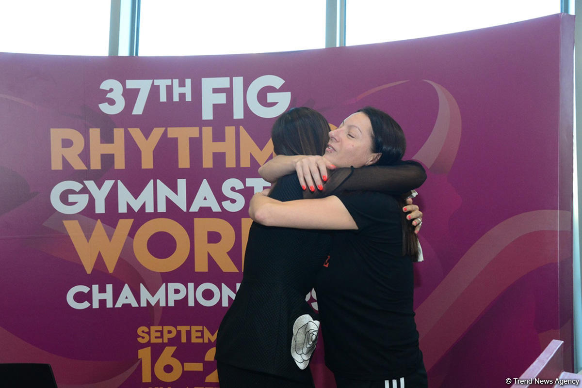 Gymnastic ribbon of Yana Batyrshina sold for 2,500 euros at auction in Baku (PHOTO)