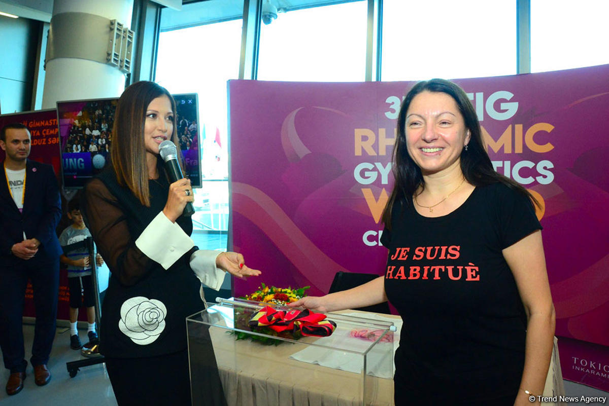 Gymnastic ribbon of Yana Batyrshina sold for 2,500 euros at auction in Baku (PHOTO)