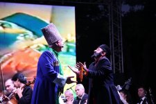 Вечерний Баку. Солтан бек и Мешади Ибад вышли на Площадь фонтанов (ВИДЕО, ФОТО)