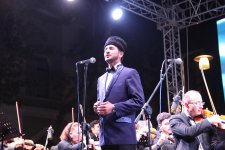 Вечерний Баку. Солтан бек и Мешади Ибад вышли на Площадь фонтанов (ВИДЕО, ФОТО)