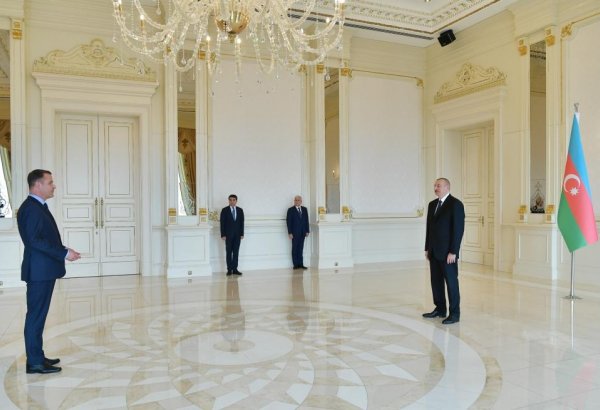 President Ilham Aliyev receives credentials of incoming Lithuanian ambassador (PHOTO)