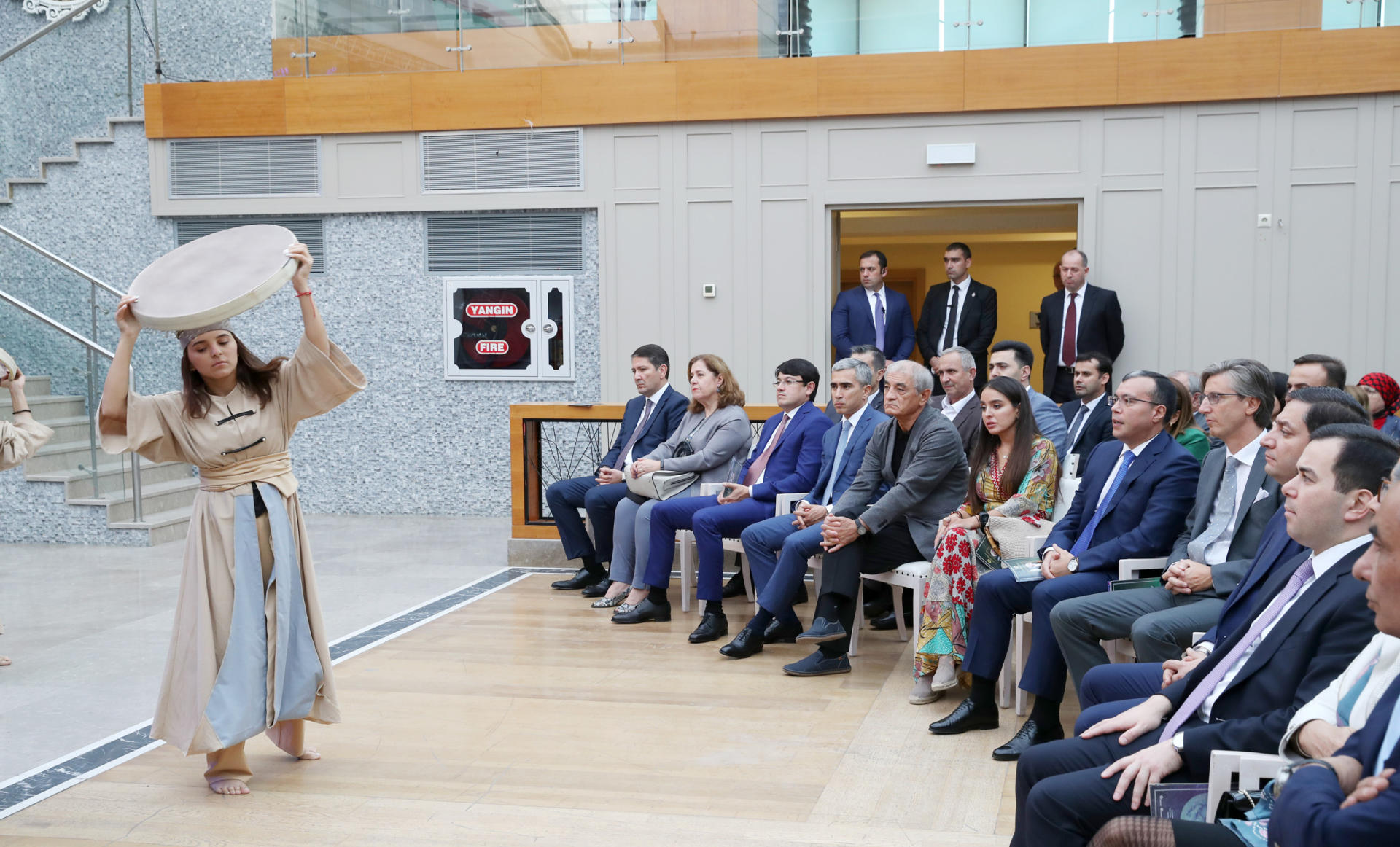 Вице-президент Фонда Гейдара Алиева Лейла Алиева присутствовала на премьере антрепризы «Насими» (ФОТО)