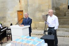 В рамках Фестиваля Насими состоялась презентация книги Михаэля Хесса «В меня вместятся оба мира…» (ФОТО)