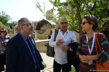 В рамках Фестиваля Насими во Дворце Ширваншахов открылась выставка İrfani sirlər (ФОТО)