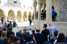 В рамках Фестиваля Насими во Дворце Ширваншахов открылась выставка İrfani sirlər (ФОТО)
