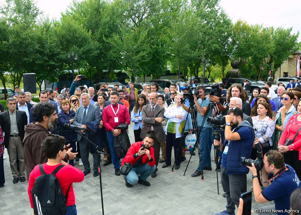 В Шамахы состоялось открытие инсталляции современного искусства, посвященной Имадеддину Насими (ФОТО)