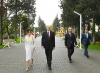 Президент Ильхам Алиев и Первая леди Мехрибан Алиева ознакомились с условиями после капитальной реконструкции в парке на проспекте Ататюрка в Баку (ФОТО) (Версия 2)