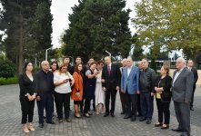 Президент Ильхам Алиев и Первая леди Мехрибан Алиева ознакомились с условиями после капитальной реконструкции в парке на проспекте Ататюрка в Баку (ФОТО) (Версия 2)