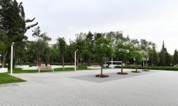 Президент Ильхам Алиев и Первая леди Мехрибан Алиева ознакомились с условиями после капитальной реконструкции в парке на проспекте Ататюрка в Баку (ФОТО) (Версия 2)