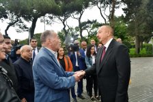 Президент Ильхам Алиев и Первая леди Мехрибан Алиева ознакомились с условиями после капитальной реконструкции в парке на проспекте Ататюрка в Баку (ФОТО) (Версия 2)