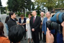 Президент Ильхам Алиев и Первая леди Мехрибан Алиева ознакомились с условиями после капитальной реконструкции в парке на проспекте Ататюрка в Баку (ФОТО) (Версия 2)