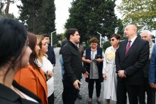 Президент Ильхам Алиев и Первая леди Мехрибан Алиева ознакомились с условиями после капитальной реконструкции в парке на проспекте Ататюрка в Баку (ФОТО) (Версия 2)