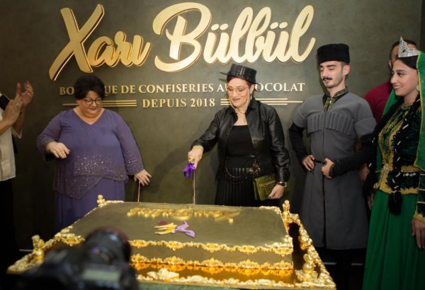 В Баку состоялось открытие Xarı Bülbül - шоколадные и кондитерские изделия ручной работы (ФОТО)