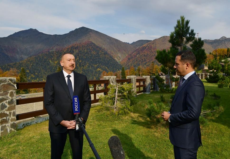 Azerbaijani president responds to questions from Channel One and Rossiya TV channels (PHOTO)
