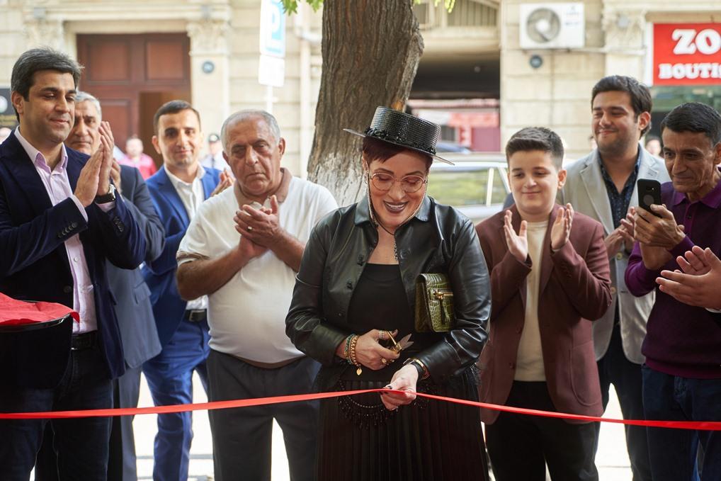 В Баку состоялось открытие Xarı Bülbül - шоколадные и кондитерские изделия ручной работы (ФОТО)