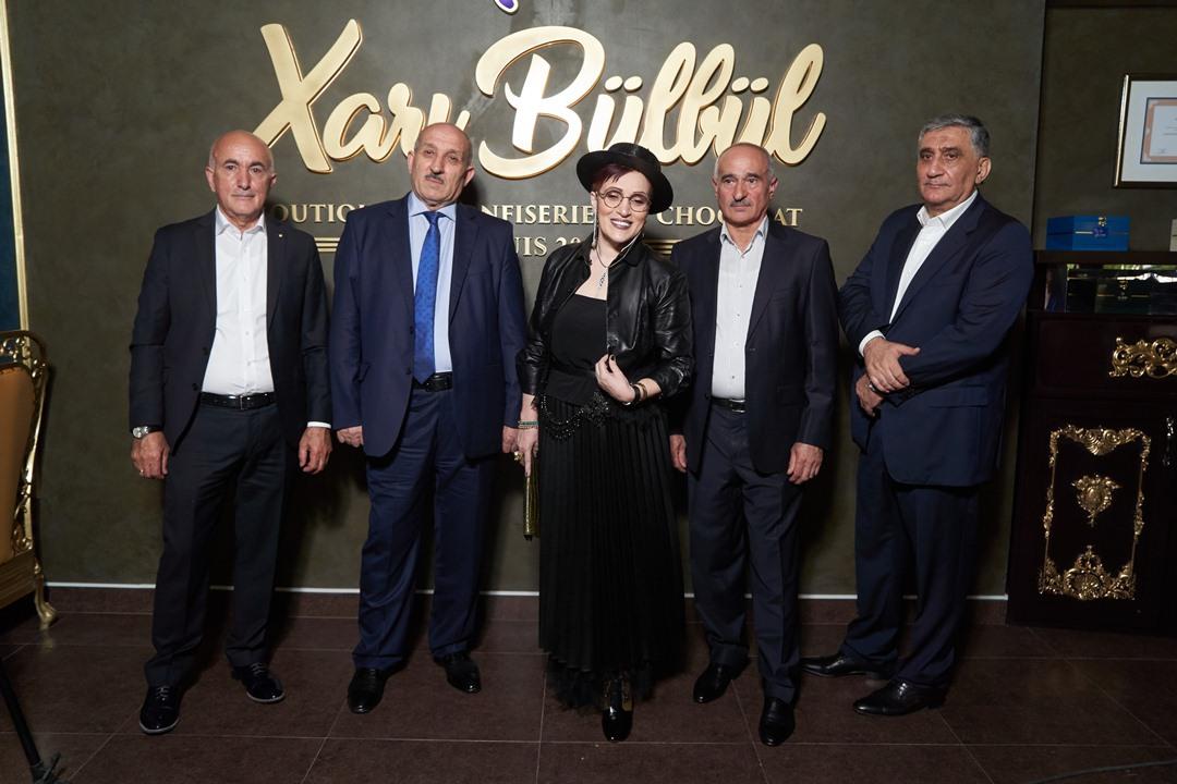 В Баку состоялось открытие Xarı Bülbül - шоколадные и кондитерские изделия ручной работы (ФОТО)