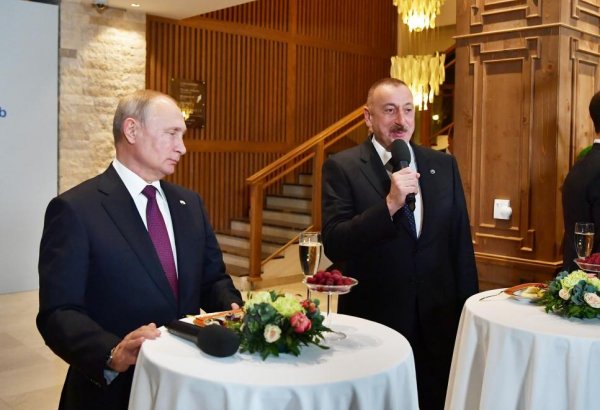 President Aliyev meets participants of 16th Annual Meeting of Valdai International Discussion Club (PHOTO)
