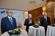 President Aliyev meets participants of 16th Annual Meeting of Valdai International Discussion Club (PHOTO)