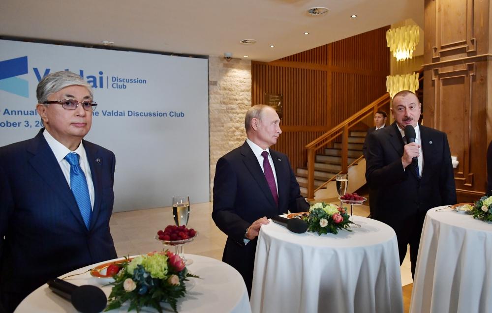 President Aliyev meets participants of 16th Annual Meeting of Valdai International Discussion Club (PHOTO)