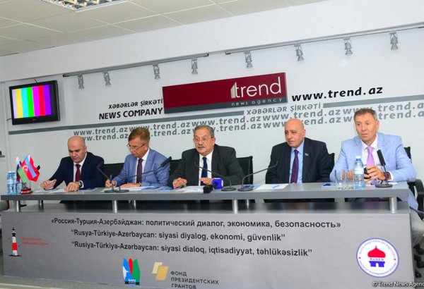 В Баку обсудили вопросы политики, экономики и безопасности между Азербайджаном, Россией и Турцией( ФОТО)