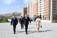 Президент Ильхам Алиев и Первая леди Мехрибан Алиева приняли участие в открытии жилого комплекса «Гобу Парк-2» для вынужденных переселенцев (ФОТО)