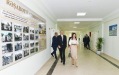 Президент Ильхам Алиев и Первая леди Мехрибан Алиева приняли участие в открытии жилого комплекса «Гобу Парк-2» для вынужденных переселенцев (ФОТО)