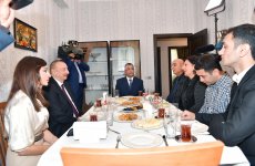 Президент Ильхам Алиев и Первая леди Мехрибан Алиева приняли участие в открытии жилого комплекса «Гобу Парк-2» для вынужденных переселенцев (ФОТО)