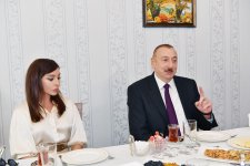 Президент Ильхам Алиев и Первая леди Мехрибан Алиева приняли участие в открытии жилого комплекса «Гобу Парк-2» для вынужденных переселенцев (ФОТО)