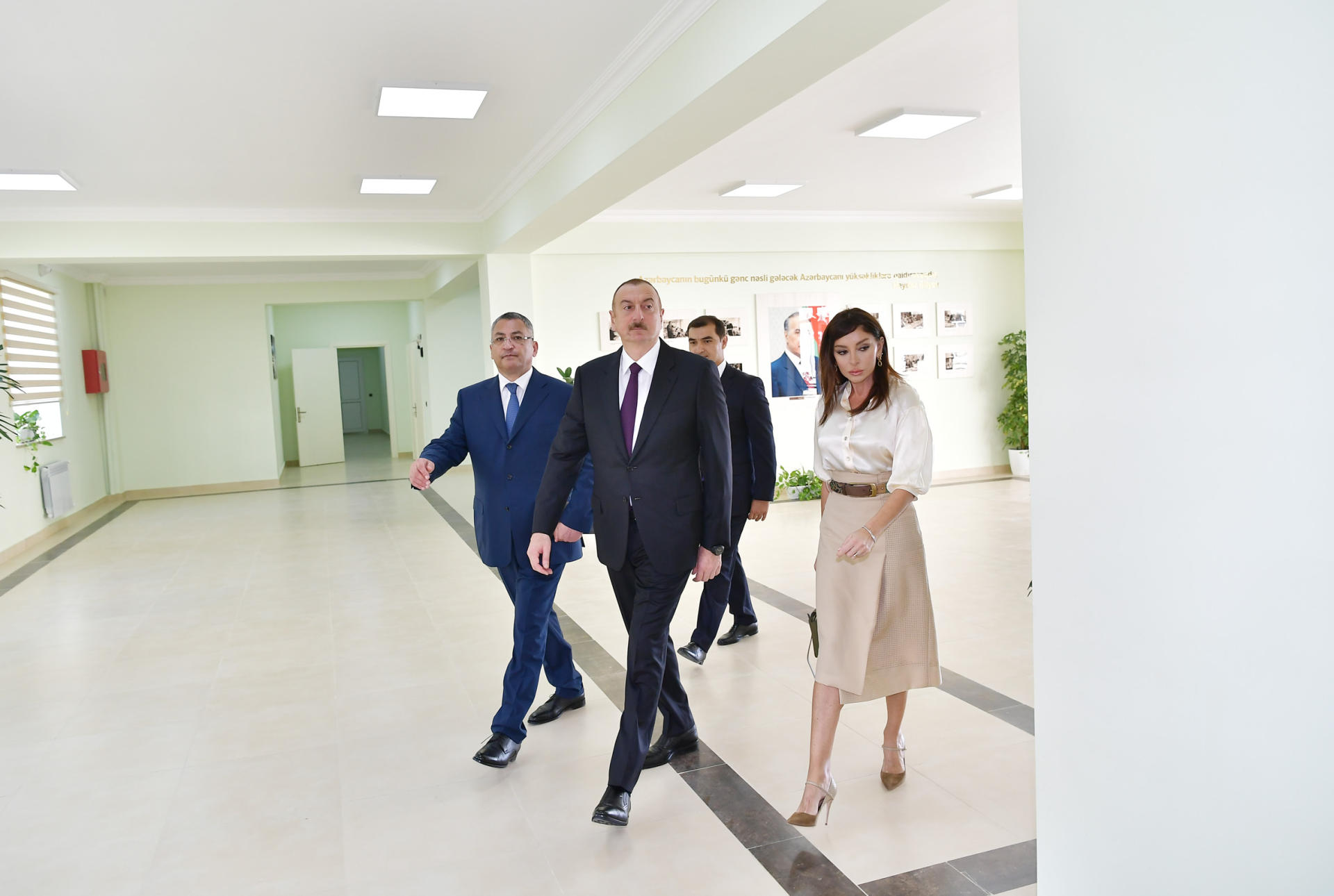Президент Ильхам Алиев и Первая леди Мехрибан Алиева приняли участие в открытии жилого комплекса «Гобу Парк-2» для вынужденных переселенцев (ФОТО)