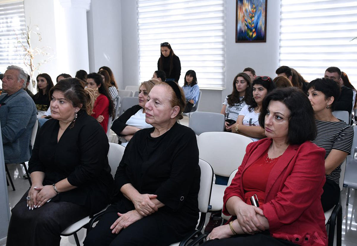 Параллельные миры в Баку, или Легенда о мифической принцессе (ФОТО)