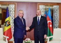 President Ilham Aliyev meets with Moldovan President Igor Dodon