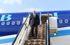 Президент Ильхам Алиев прибыл с рабочим визитом в Туркменистан (ФОТО) (версия 2)