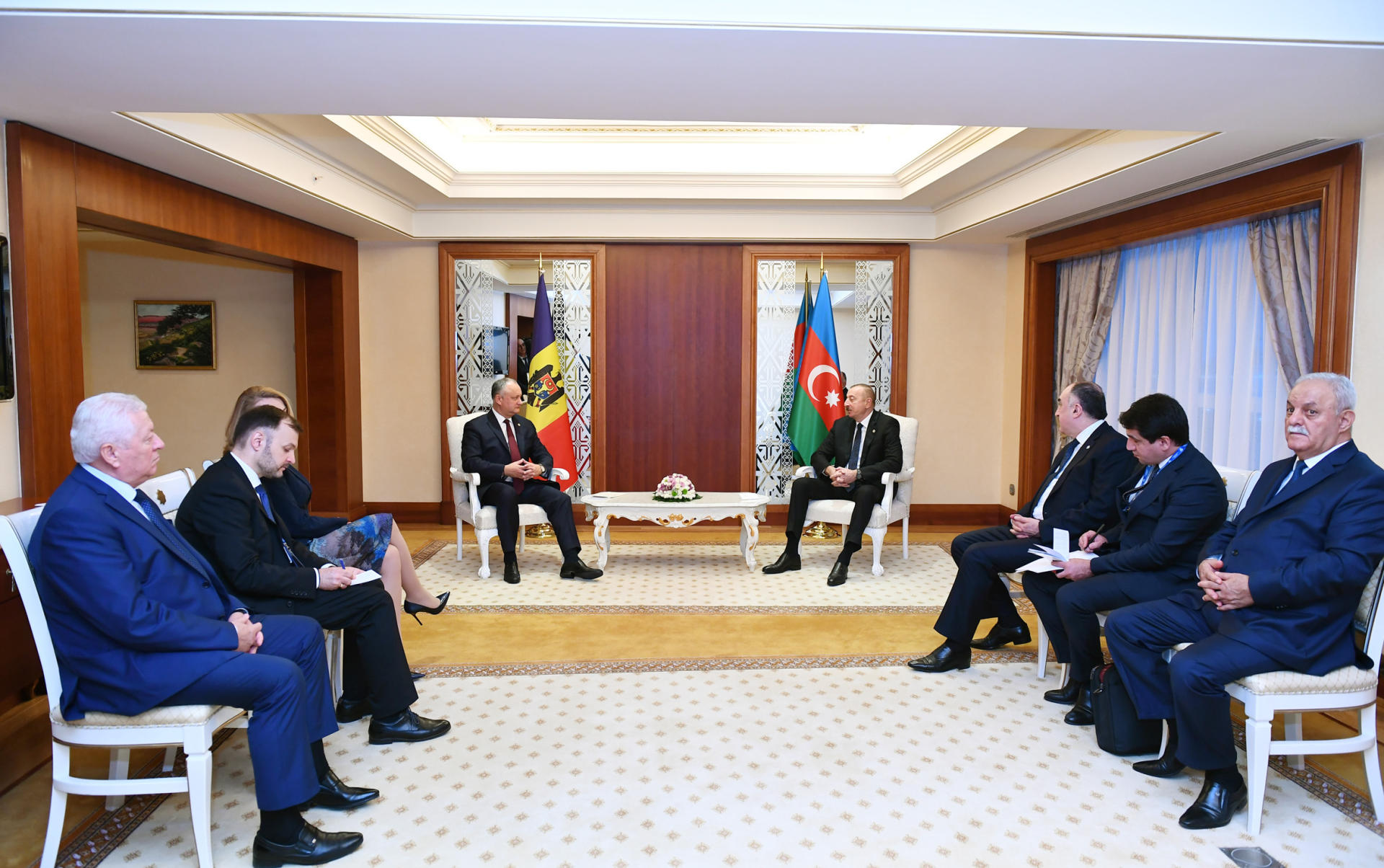 President Ilham Aliyev meets with Moldovan President Igor Dodon