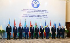 Президент Ильхам Алиев принял участие в заседании Совета глав государств СНГ в узком составе в Ашгабаде (ФОТО)