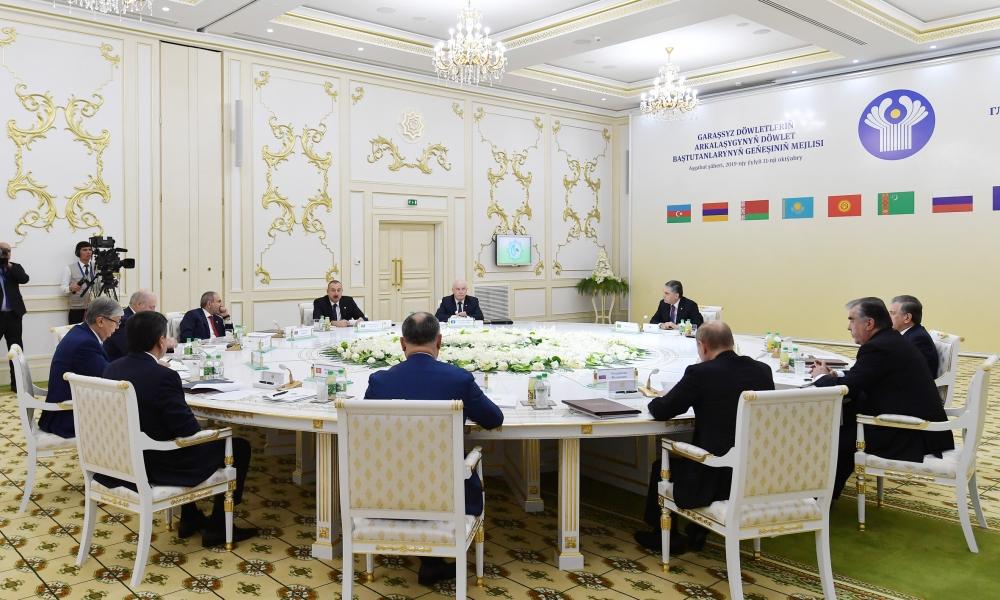 Президент Ильхам Алиев принял участие в заседании Совета глав государств СНГ в узком составе в Ашгабаде (ФОТО)