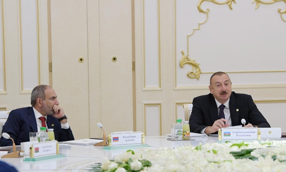 Президент Ильхам Алиев принял участие в заседании Совета глав государств СНГ в узком составе в Ашгабаде (ФОТО)