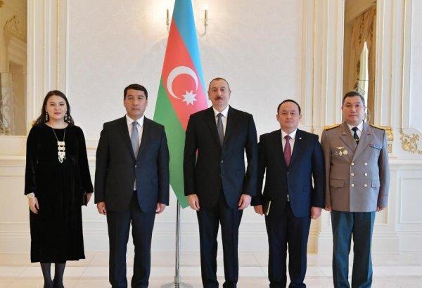 President Ilham Aliyev receives credentials of incoming Kazakh ambassador (PHOTO)