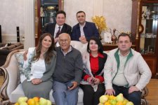 В Баку отметили юбилей узбекского литературоведа Бабахана Шарифа (ФОТО)