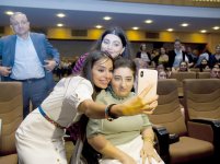 Вице-президент Фонда Гейдара Алиева Лейла Алиева приняла участие в презентации фильма, посвященного памяти выдающегося поэта Андрея Дементьева (ФОТО) (версия 2)
