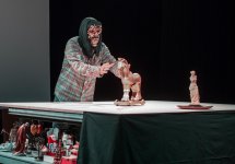 Универсальная история человечества в Баку, которая уместилась в одном чемодане (ФОТО)