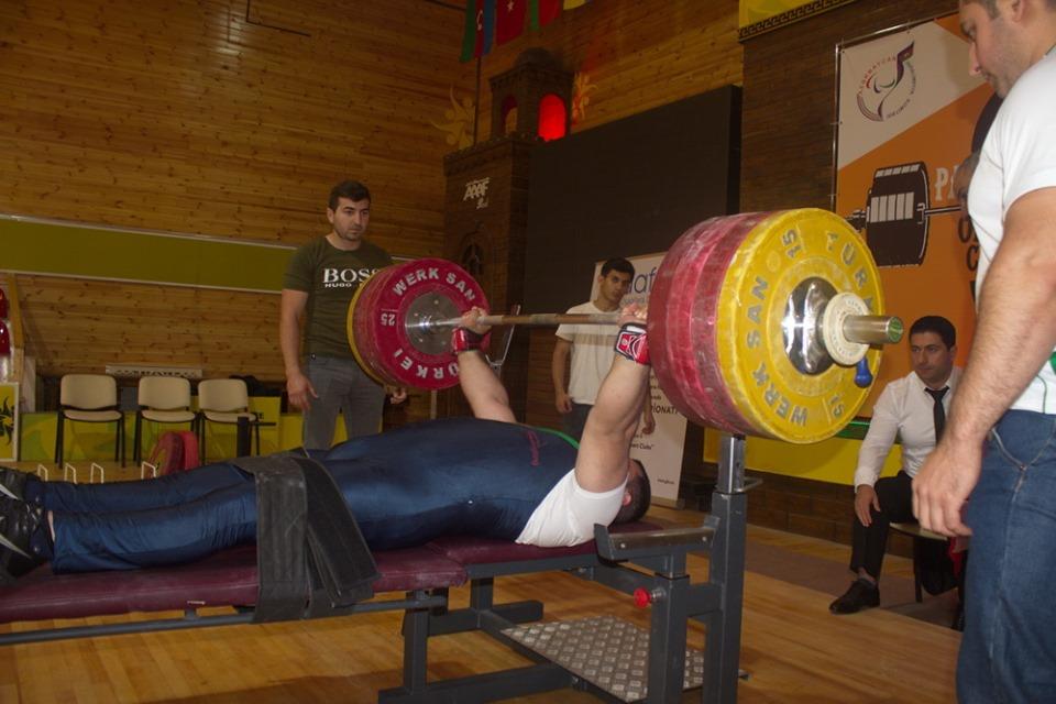 Определились победители открытого чемпионата Азербайджана по пауэрлифтингу (ФОТО)