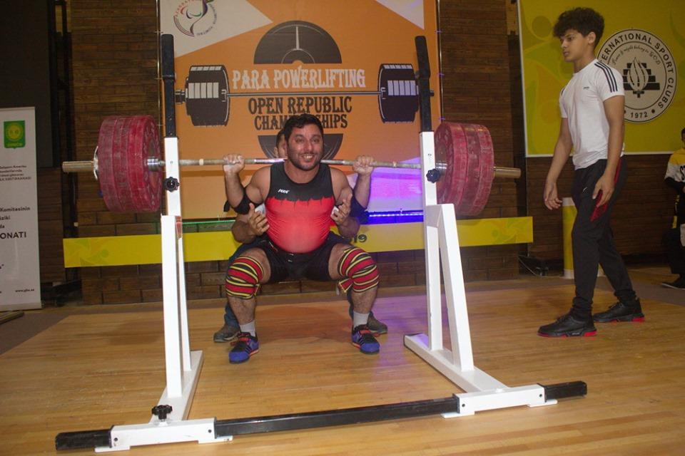 Определились победители открытого чемпионата Азербайджана по пауэрлифтингу (ФОТО)