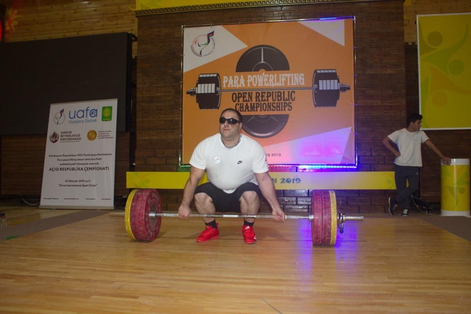 Определились победители открытого чемпионата Азербайджана по пауэрлифтингу (ФОТО)