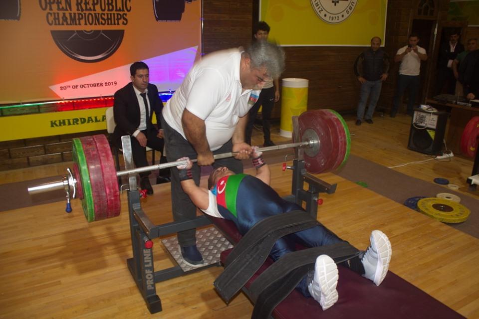 Определились победители открытого чемпионата Азербайджана по пауэрлифтингу (ФОТО)