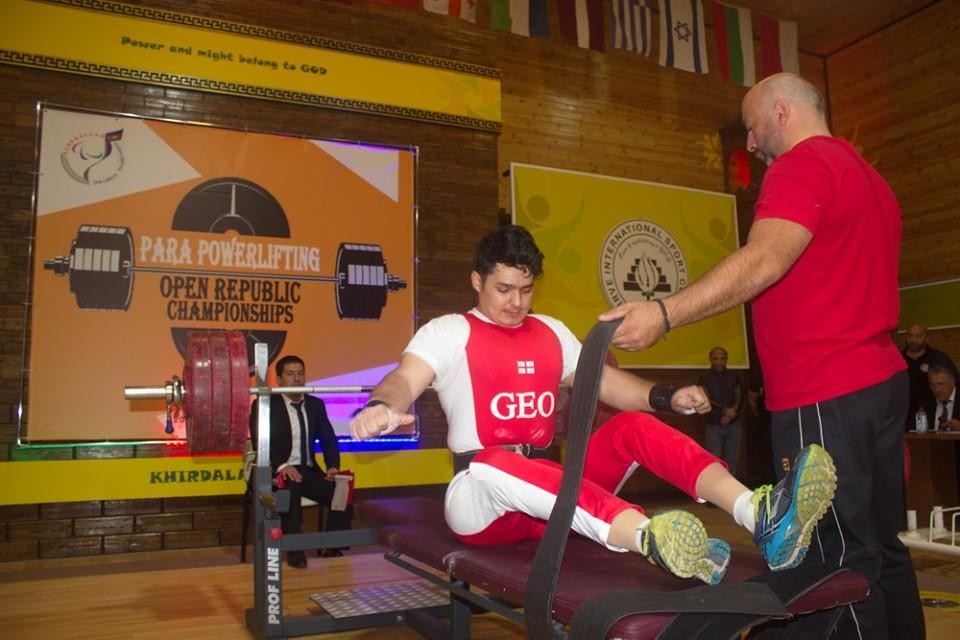 Определились победители открытого чемпионата Азербайджана по пауэрлифтингу (ФОТО)