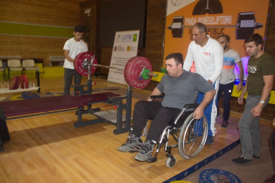 Определились победители открытого чемпионата Азербайджана по пауэрлифтингу (ФОТО)