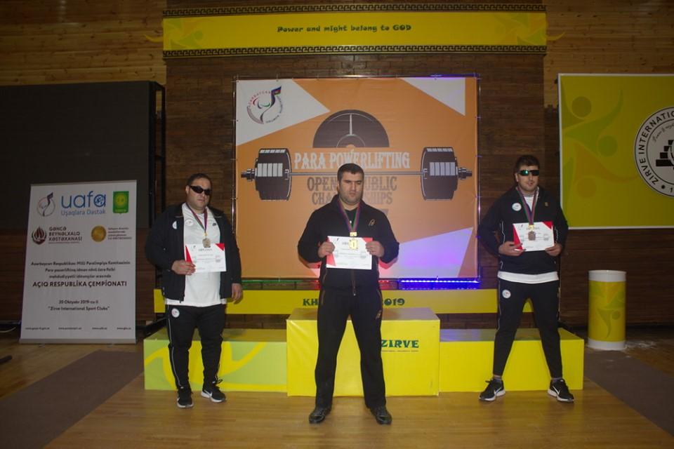 Определились победители открытого чемпионата Азербайджана по пауэрлифтингу (ФОТО)