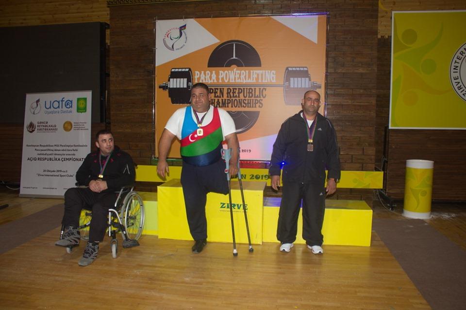 Определились победители открытого чемпионата Азербайджана по пауэрлифтингу (ФОТО)